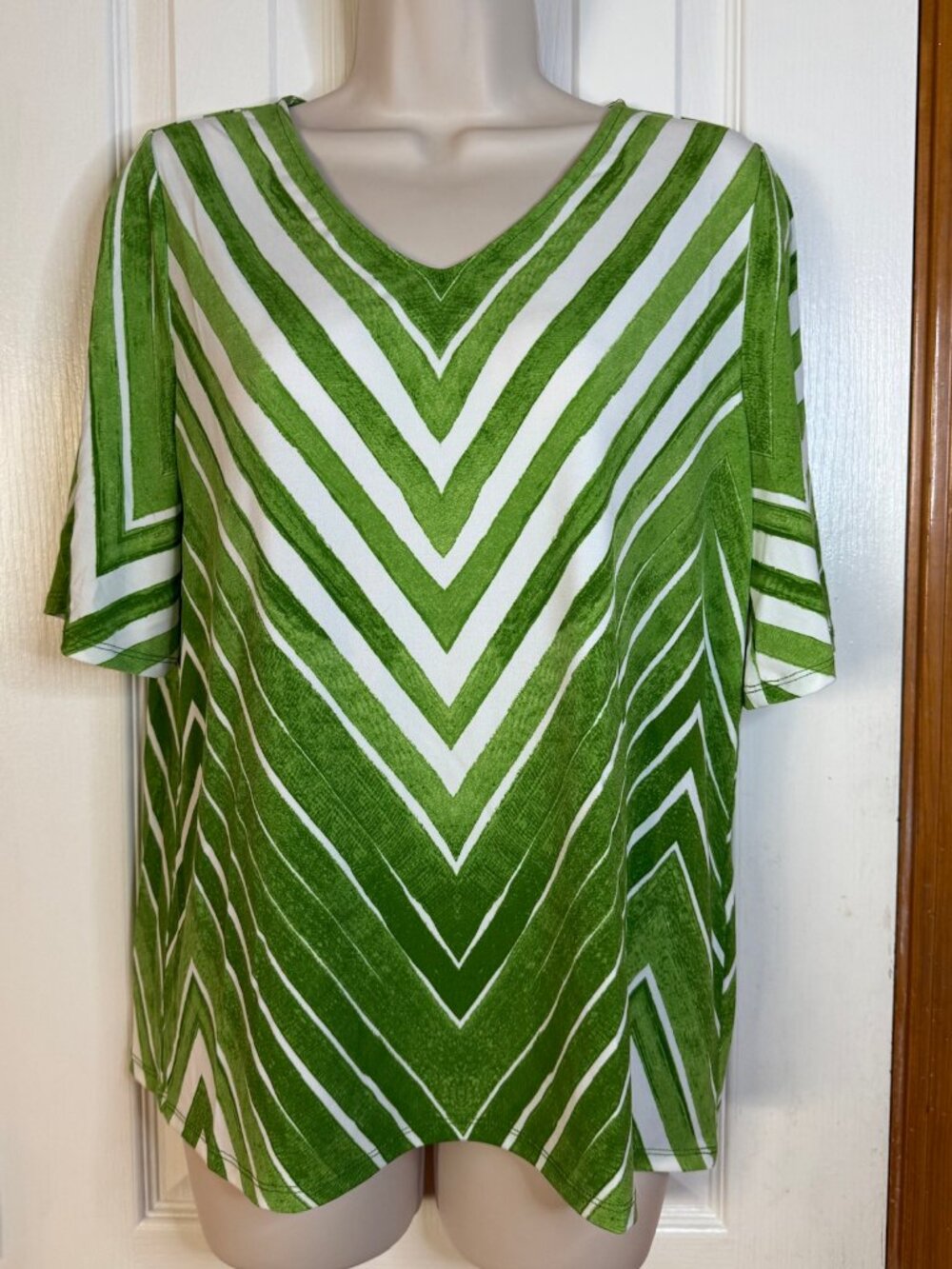 Chico's Jungle Chevron Print Blouse in Chive Green, sz Med - NWT!!